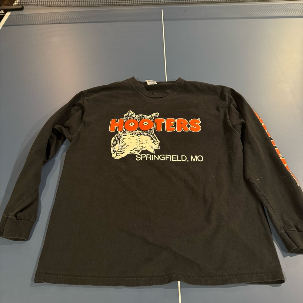 Vintage Hooters long sleeve